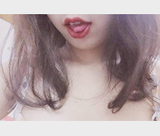 露脸美女《@软软的露西》