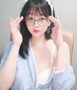 社交软件-00后舞蹈生桃子精品泄密