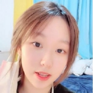 b站up主『落九川』掏出巨兔白特写