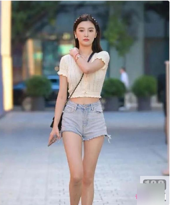 fly利资源《美女微拍》街拍视频