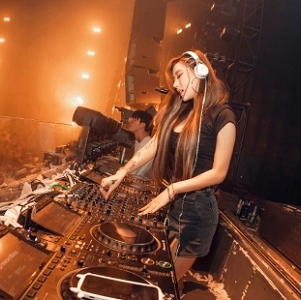 【网曝门事件】极品高颜值成都DJ女神艾米羞羞作品流出【1V+113M+】