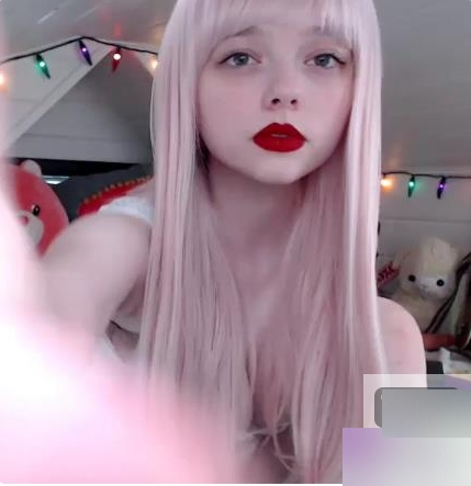 Onlyfans上童颜大罩杯萌妹evieserena