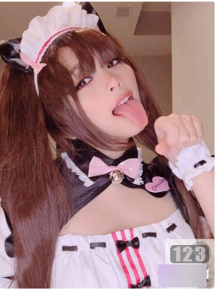 P站高颜值小仙女（Ambiyah）修长笔直筷子腿，细腻嫩滑【8.1G】