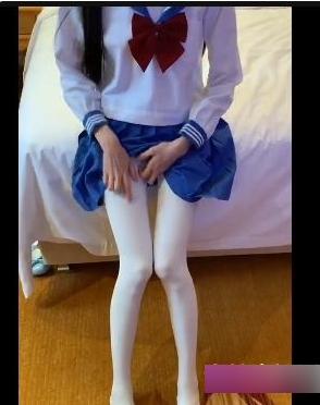 抖音小萌妹（江可爱）拥有公主般白嫩肌肤，窈窕饱满的好身材