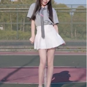 B站UP主欣小萌推出高颜值冲人工合成视频