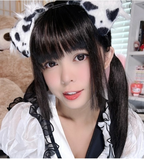 超只因品网红kittyxkum的绯红小猫尺度私拍作品