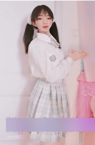 仙云直播间中的美女主播