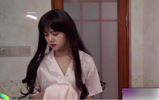 果冻传媒最新作品：领导的老婆