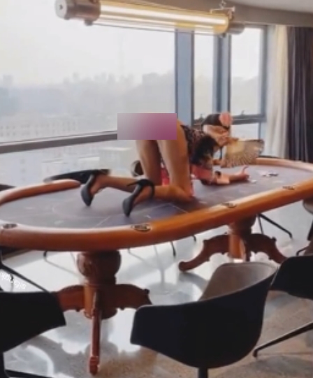 互动指教天花板BM大官人最强私拍花样指教激C三人游展示互动飞镖擦B26V+1.54G百度盘