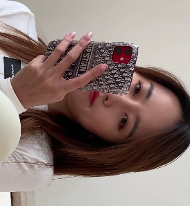 白色紧身裤美女长腿翘臀视频（1V，8.17G）