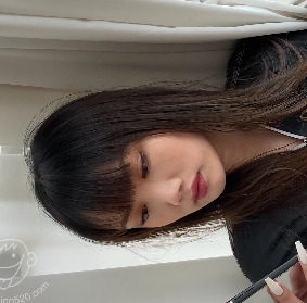 美女穿白色热裤高跟鞋展示长腿翘臀的视频资源（1V，7.99G）