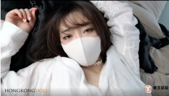 火爆的亚裔美女在国外的P站上展示了她的作品，她被称为HongkongDoll玩偶姐姐