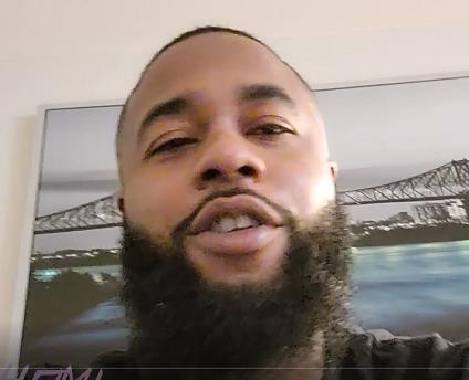 高颜值华裔大胡子哥演绎成熟主妇在卧室的剧情