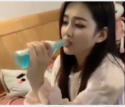 高颜值妹子的全露脸系列视频，用口反差