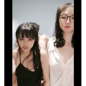 幸福眼镜哥双F两少F自拍视频1V-300M