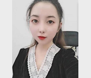 福州初中女老师家中光头情人互动展示视频，4.3G超反差美女居家夫人与小伙伴们分享