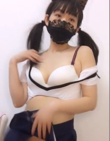 自娱自乐秀花房姑娘主播直播尺度展示