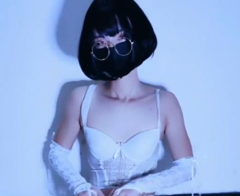 P站网红TSJinWanXuan1999高产资源4.4G视频特大号玩具拳打肛