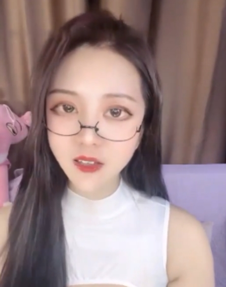 绝美神乳女神小鱼儿乳玩年！资源大小1V3G，百度盘下载，4小时高清无打码！