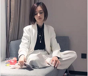 文轩探花：高冷颜值短发妹自拍视频，时长51分钟，凤楼姐姐互动，3V-4.9G