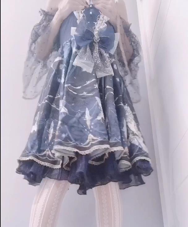 推特福利姬可爱兔：超白大长腿，一线天服装秀，16V8G画质，玩得很花