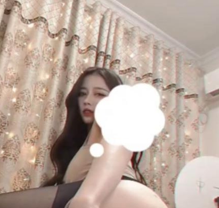 神秘美女微信直播视频合集：11v-1G推新冷门人气国人