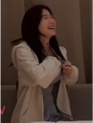 超甜学生妹的温柔乖巧外表