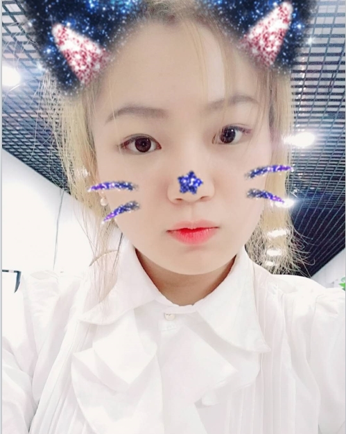 天津小狗泄密事件：张佳慧与反差婊的14V视频曝光，引发轩然大波，涉事人员或面临法律制裁。