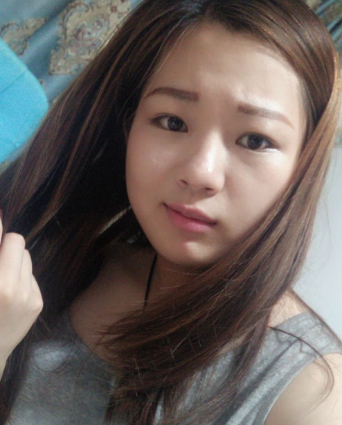 天津小狗泄密事件：张佳慧与反差婊的14V视频曝光，引发轩然大波，涉事人员或面临法律制裁。