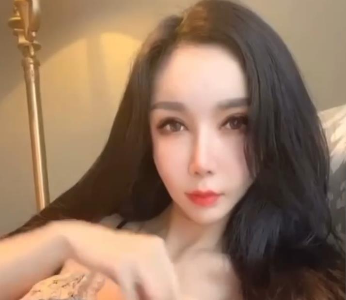 网红女神陈怡曼剧情诱惑，5V资源1.4G，身材高挑大长腿