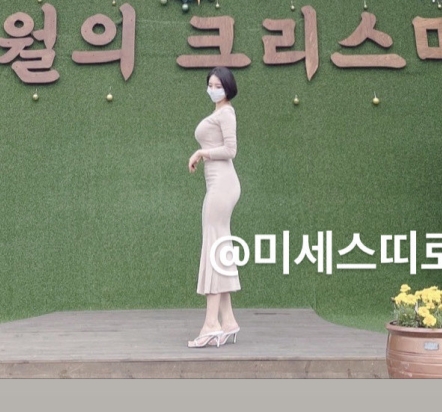 独家大罩杯妻子Onlyfans福利合集，团建展示服装自购，2021.12，8.08G，5分56分15秒