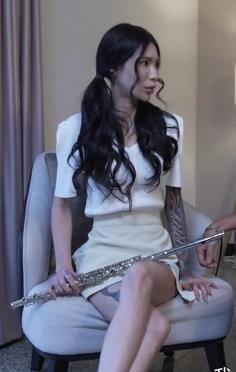 轻量传媒最新七部曲：反差她、双修少妇、公厕傻女，7V-1G资源震撼上贤妗