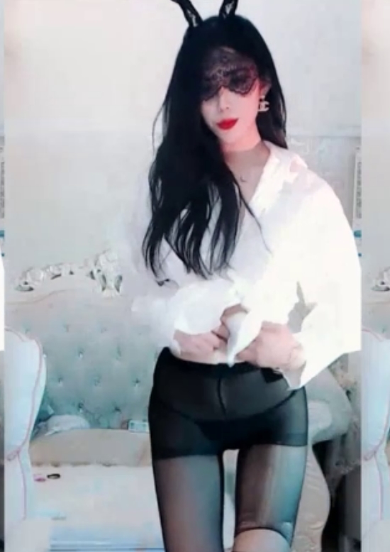 虎牙长腿兮兮：热舞福利，按需下载百度115