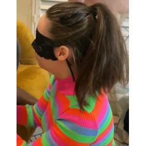OnlyFans妻子带老黑回家，丈夫绿帽伺候，幸福手抓蛋服务