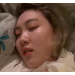 精选大学生晨晨：男友无下限玩法，颜值身材超棒，25V视频2.4G资源