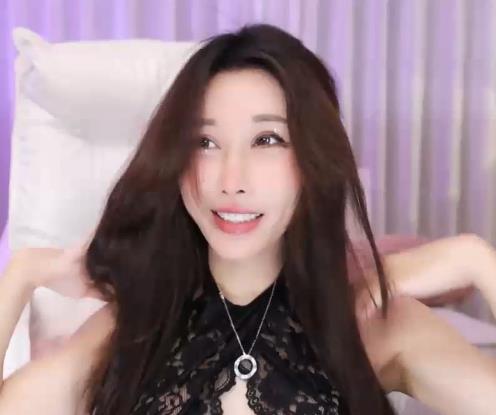 Peeggy-fun：强力喷S的超级S，身材劲爆光“阴”尤物，透明服装舞蹈特写镜头，颜值抗打热舞