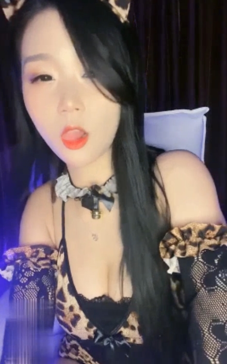 快手福利：辣条热舞自拍合集，388元收费，双层压缩，2.78G视频数量巨大！