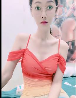 黑白配妹子视觉盛宴，1.3G视频震撼下载，身高1.9米长腿惊艳