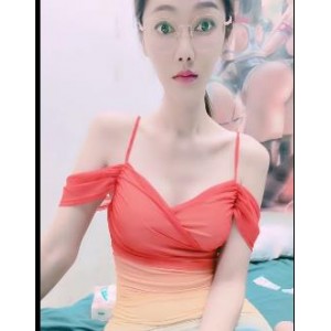 黑白配妹子视觉盛宴，1.3G视频震撼下载，身高1.9米长腿惊艳