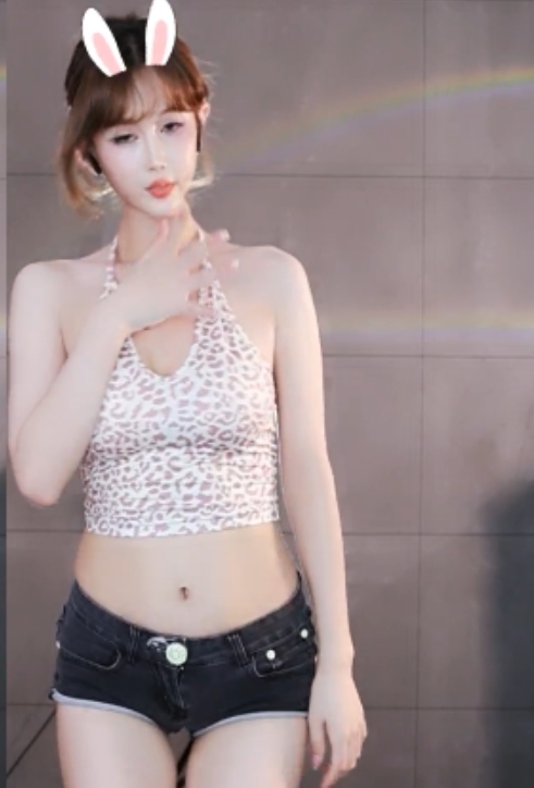 网易CC主播乔巴音热舞视频大放送！房间号62V-9.5G，超短热裤翘臀双重压缩震撼上线