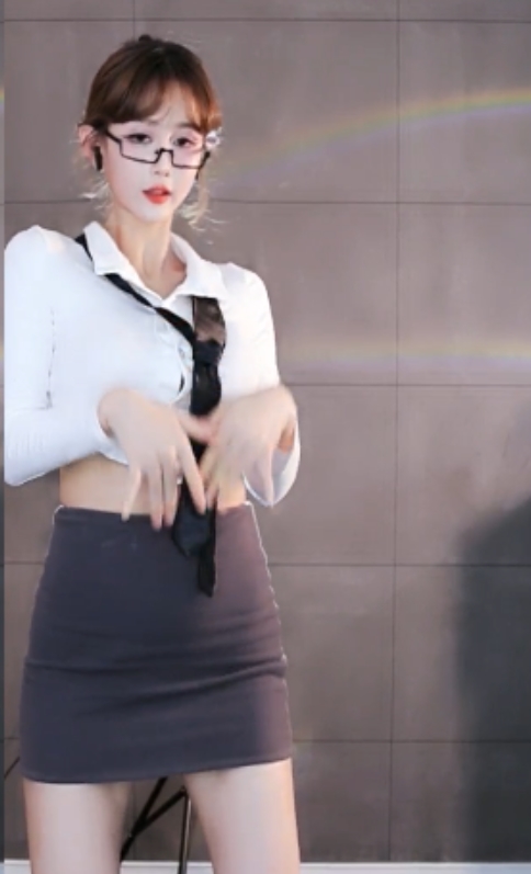 网易CC主播乔巴音热舞视频大放送！房间号62V-9.5G，超短热裤翘臀双重压缩震撼上线