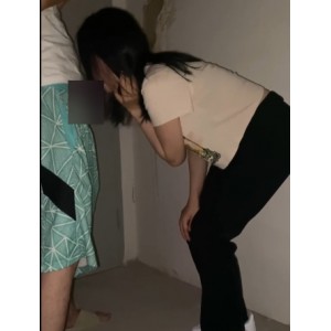 搬运小情侣玩奇妙！嘴艺互动，楼梯间女友百度盘