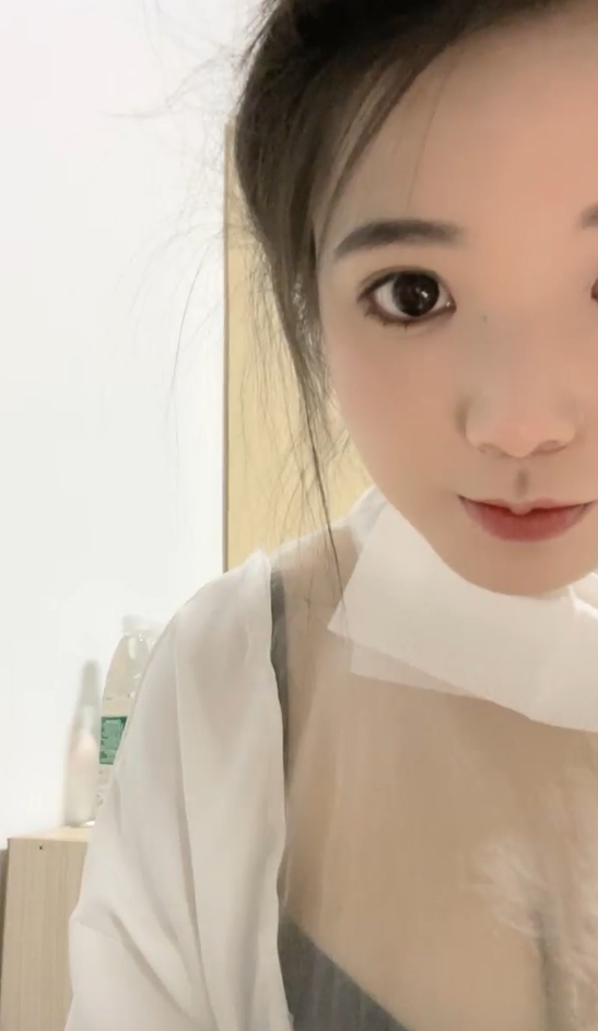 清纯大二妹妹宿舍直播50.4g视频惊艳登场