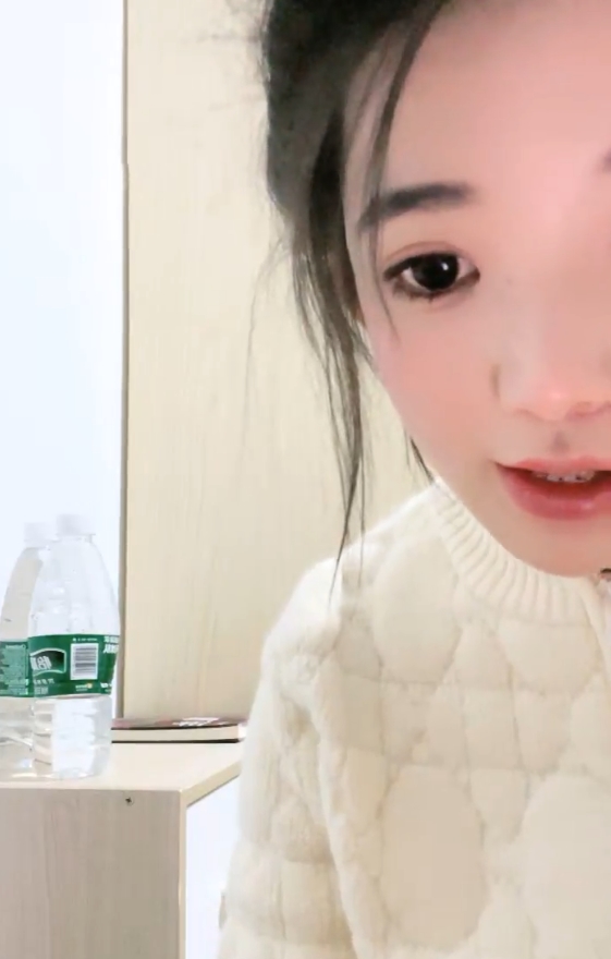 清纯大二妹妹宿舍直播50.4g视频惊艳登场