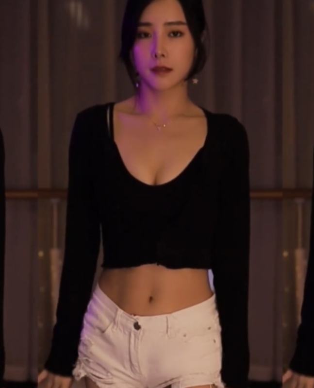 王筱沫沫热舞小合集：1月b站热门美女主播，视频3.6G，点击10万次！