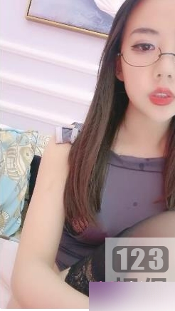 大长腿眼镜妹视频合集，12.9克精彩内容，身材魅力无限