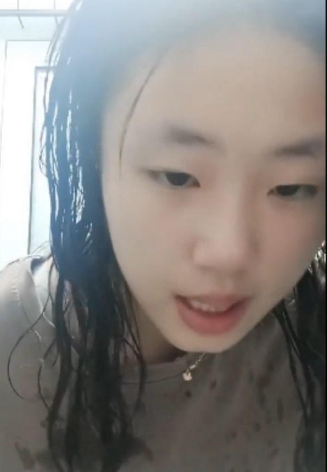 高价收费全方位展示，精选妹子学妹直播源码获取，清晰画质23分钟视频