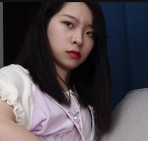 亚洲女孩YiYi性感油亮肉丝小脚丫视频1V987M百度盘