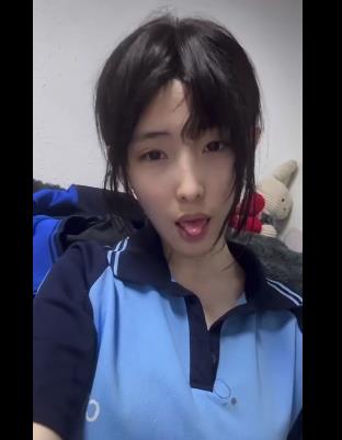 抖音网红张人：12万粉丝追随，外表清纯颜值竿娆身材惊艳学生身份备受瞩目