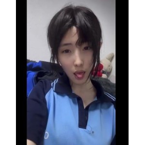 抖音网红张人：12万粉丝追随，外表清纯颜值竿娆身材惊艳学生身份备受瞩目